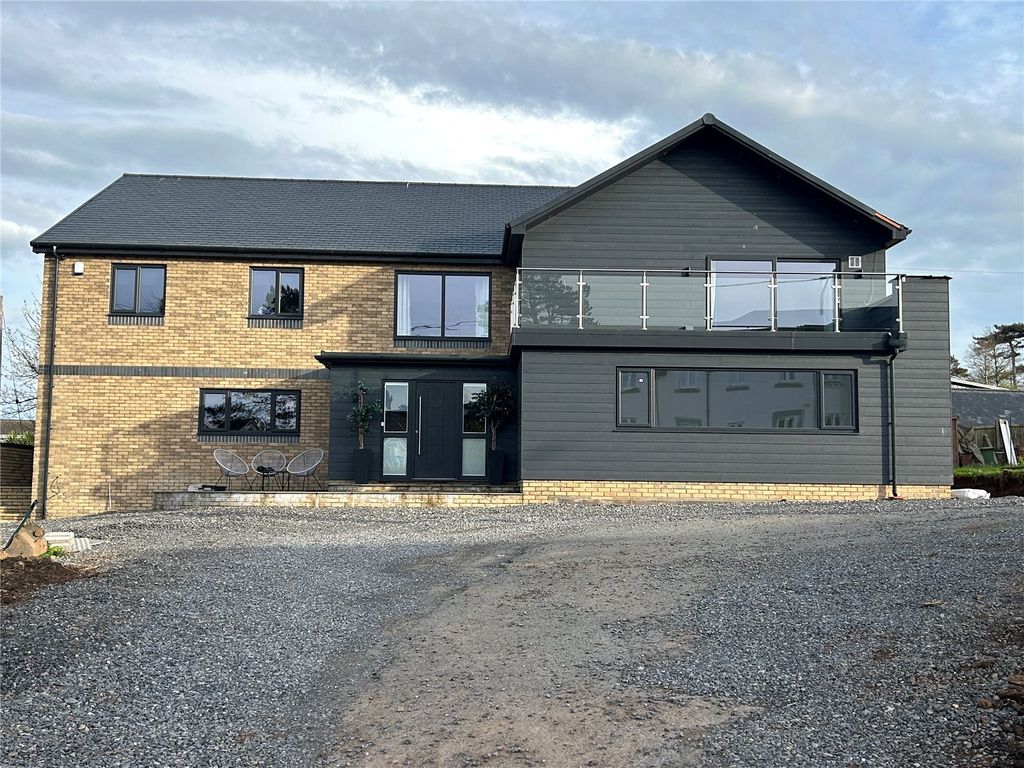 4 bed detached house for saleBenllech, Tyn-Y-Gongl, Isle Of Anglesey LL74