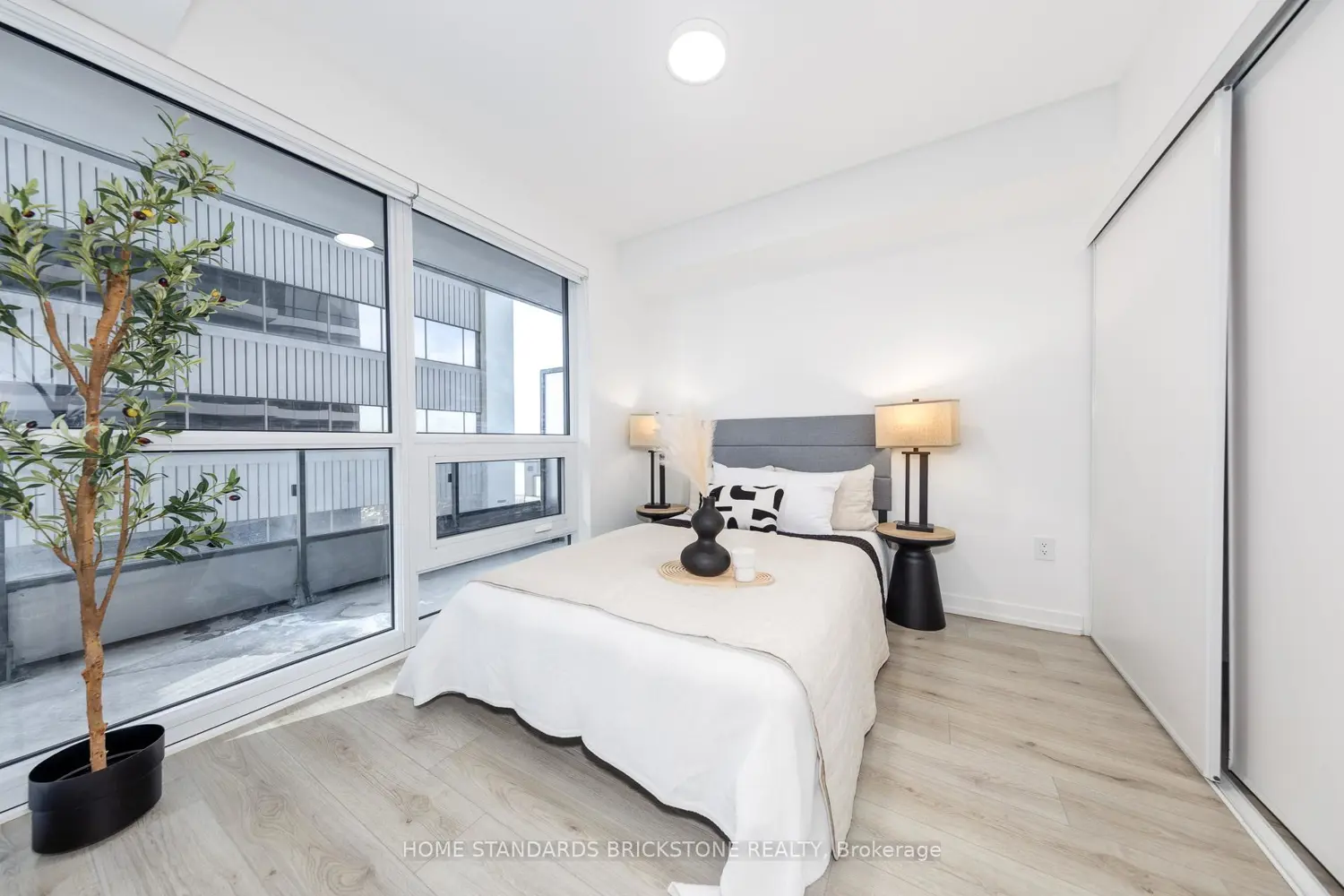 Additional image 9 of 395 Bloor Street 1604