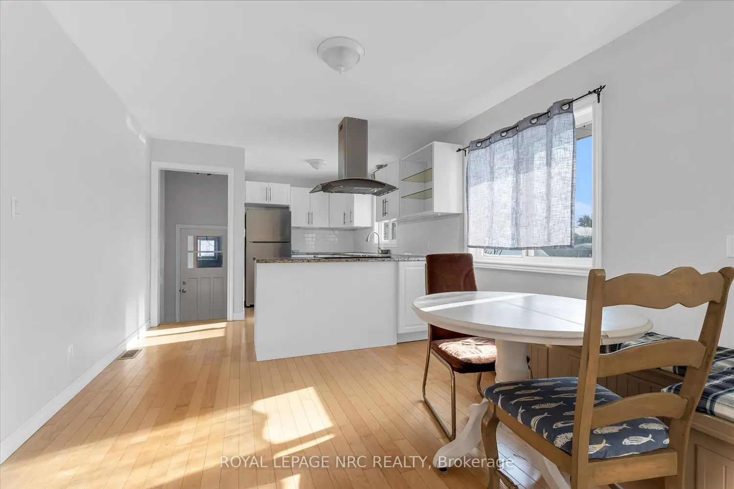 162 Ryerson Street photo 4