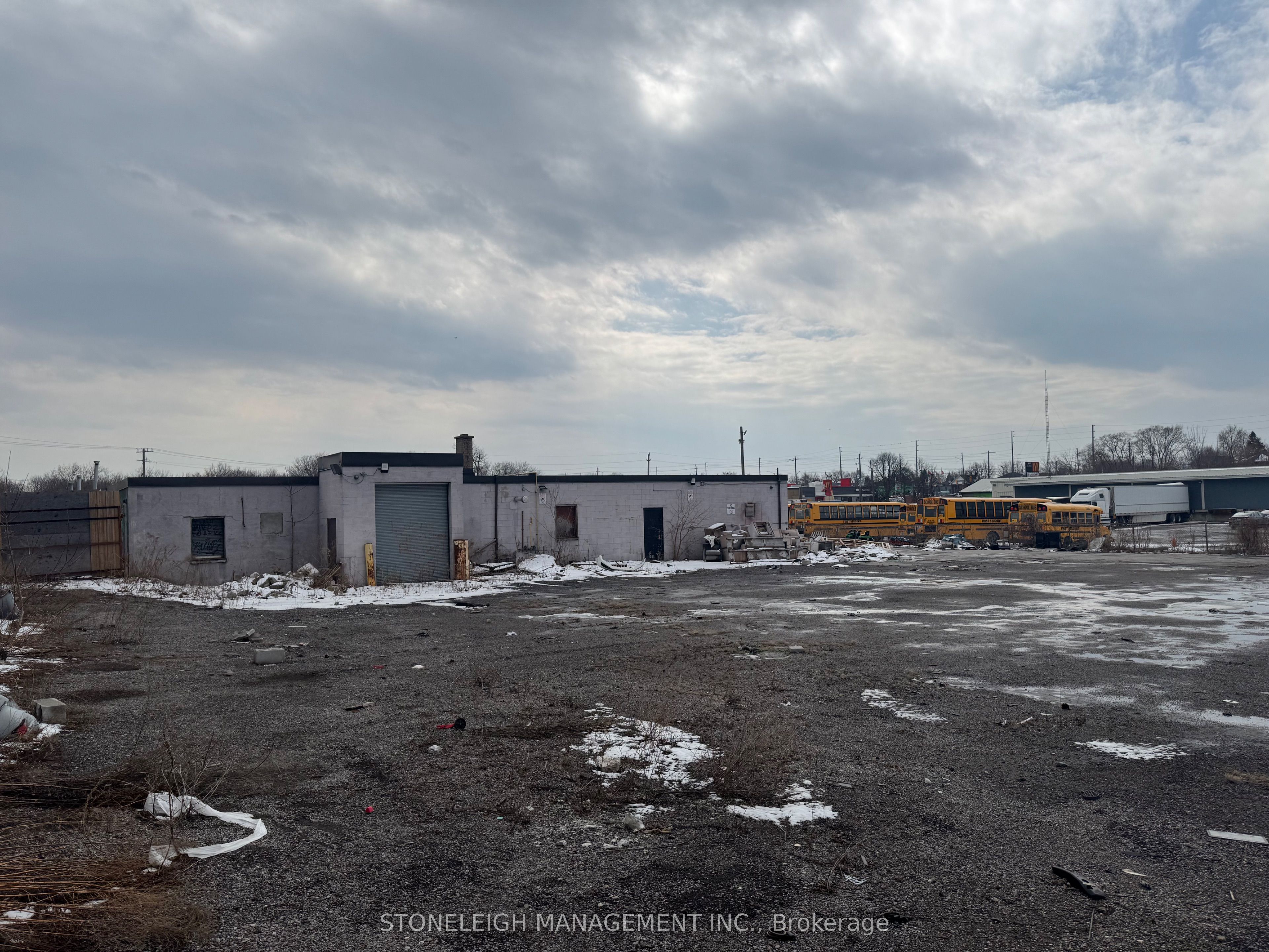 Additional image 3 of 4 and 5-356 Dean Avenue, Oshawa, ON, L1H 3E2