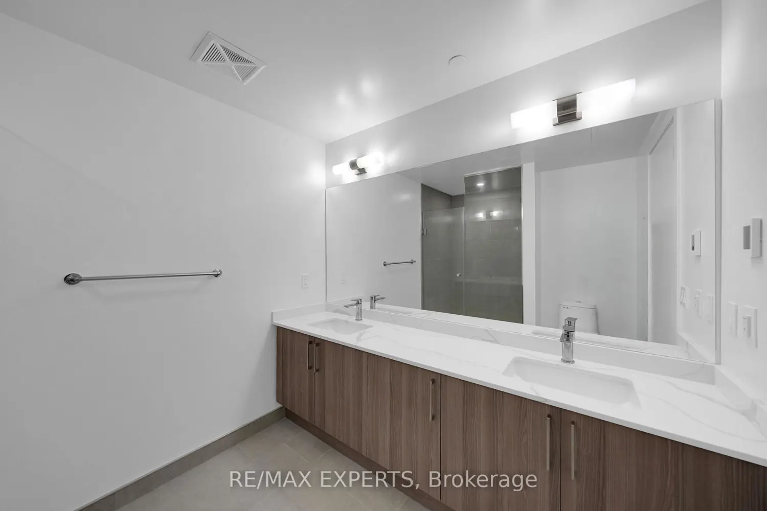 Additional image 7 of 2075 King Road 203