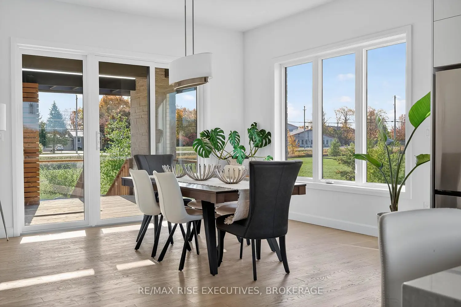 158 Summerside Drive photo 4