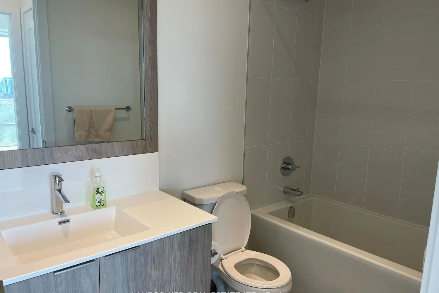 Additional image 10 of 25 Adra Grado Way 832