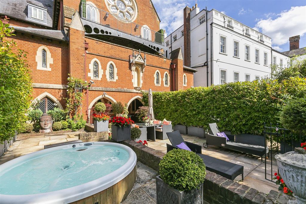 3 bed flat for saleThe Ridgeway, Mill Hill NW7 photo 5