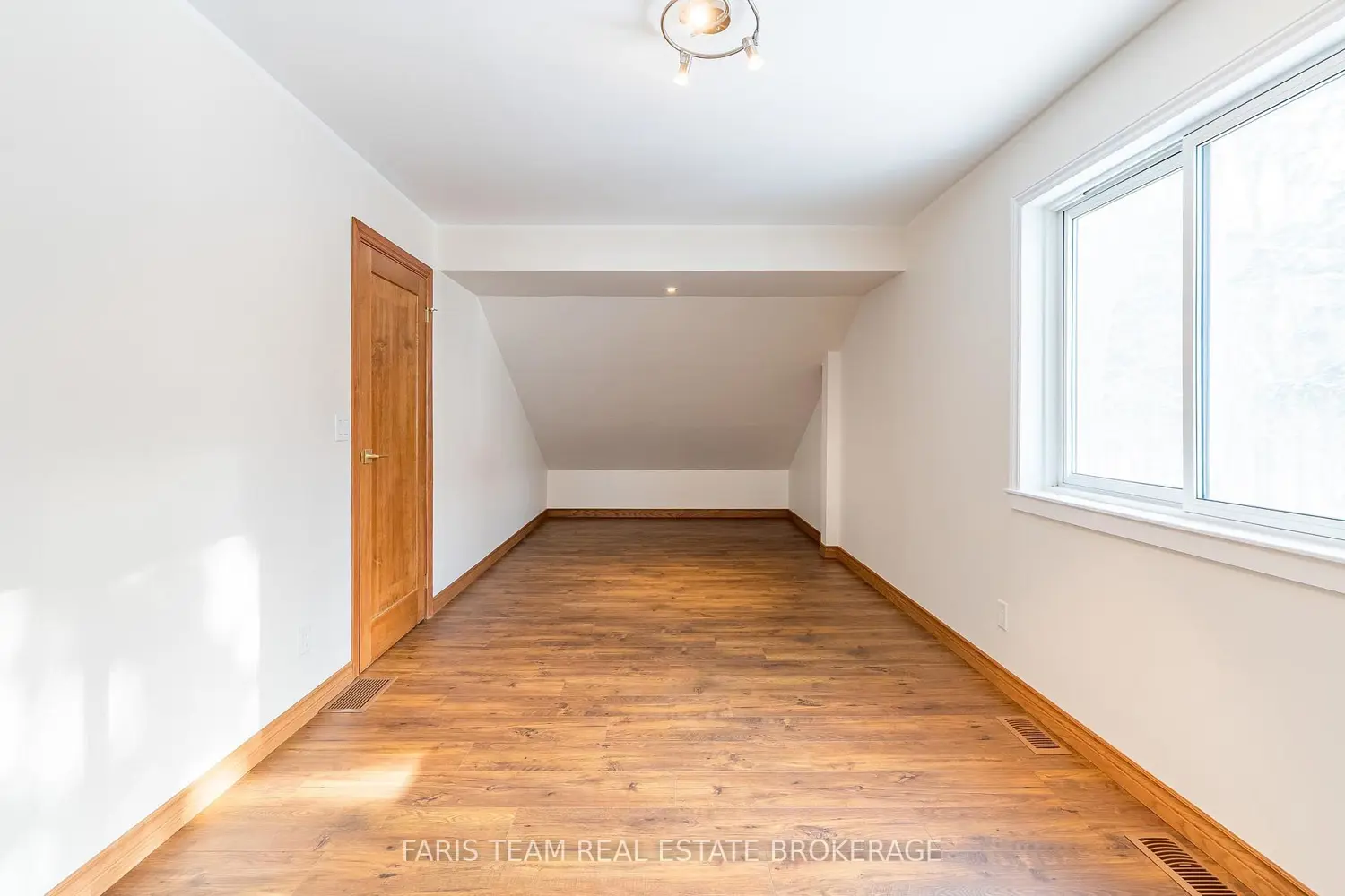 Additional image 13 of 2384 Champlain Road