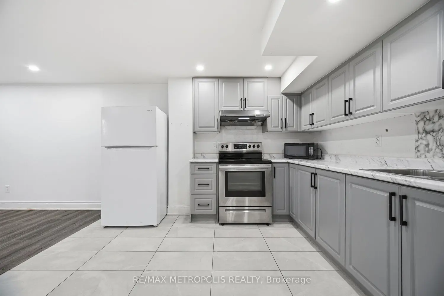 Additional image 14 of 43 El Camino Way