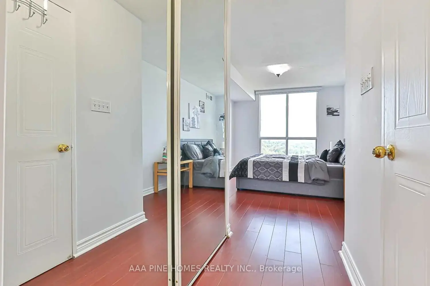 Additional image 12 of 2550 Lawrence Avenue 1111