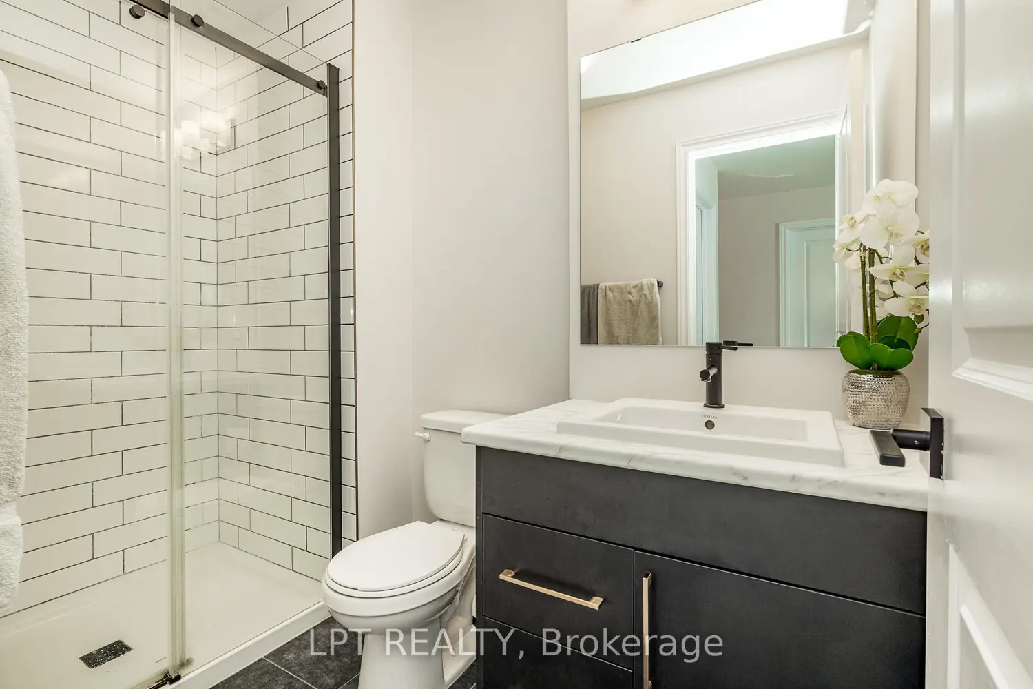 Additional image 12 of 618 Fisher Street