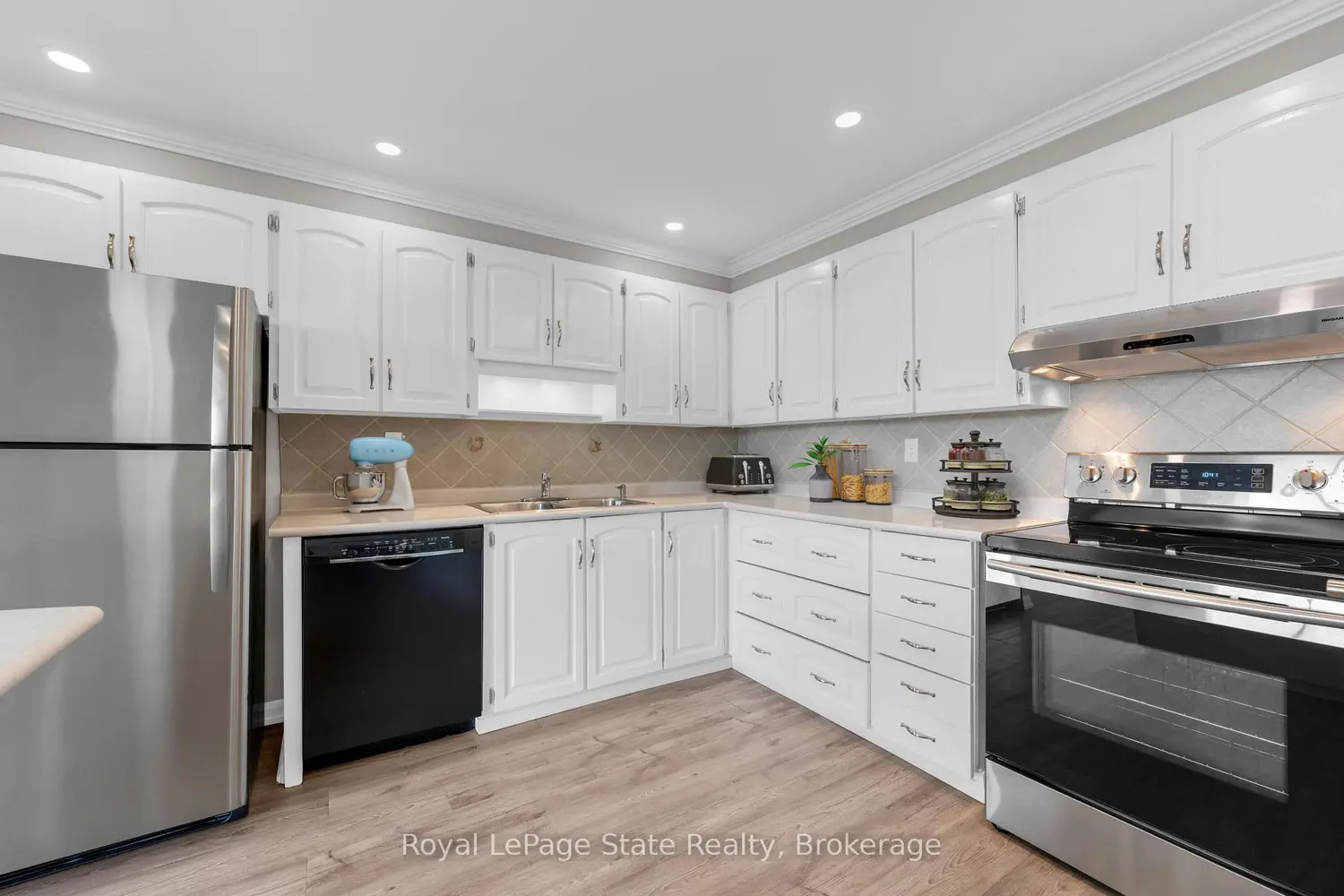 Additional image 6 of 301 Frances Avenue 704