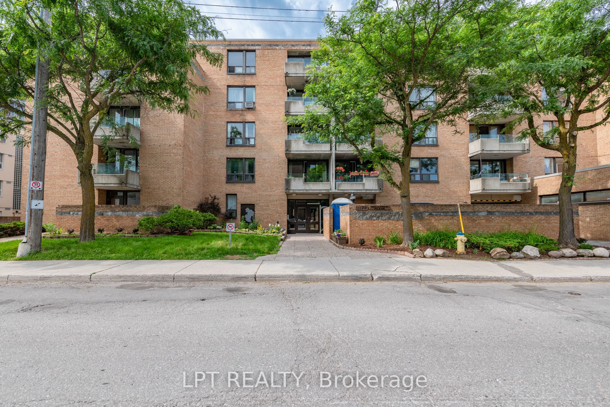#206-1177 Belanger Avenue, Ottawa, ON, K1H 8N7