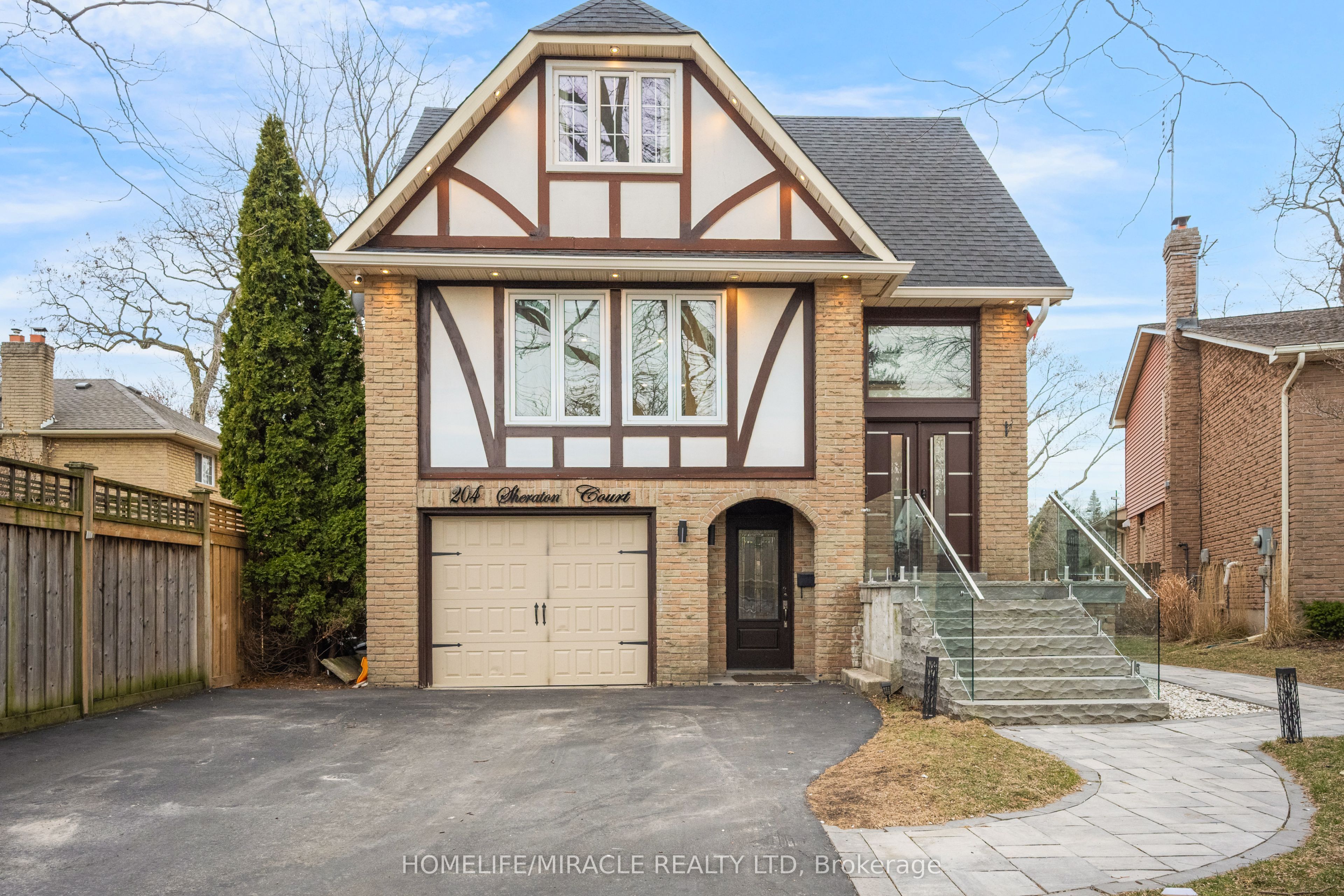 204 Sheraton Court, Oakville, ON, L6L 5N3