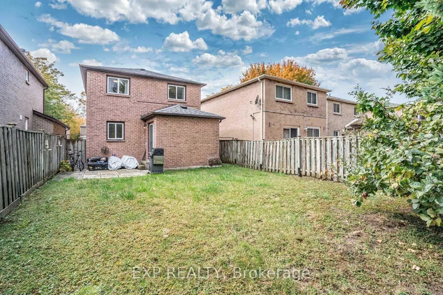 63 Barrett Crescent photo 2