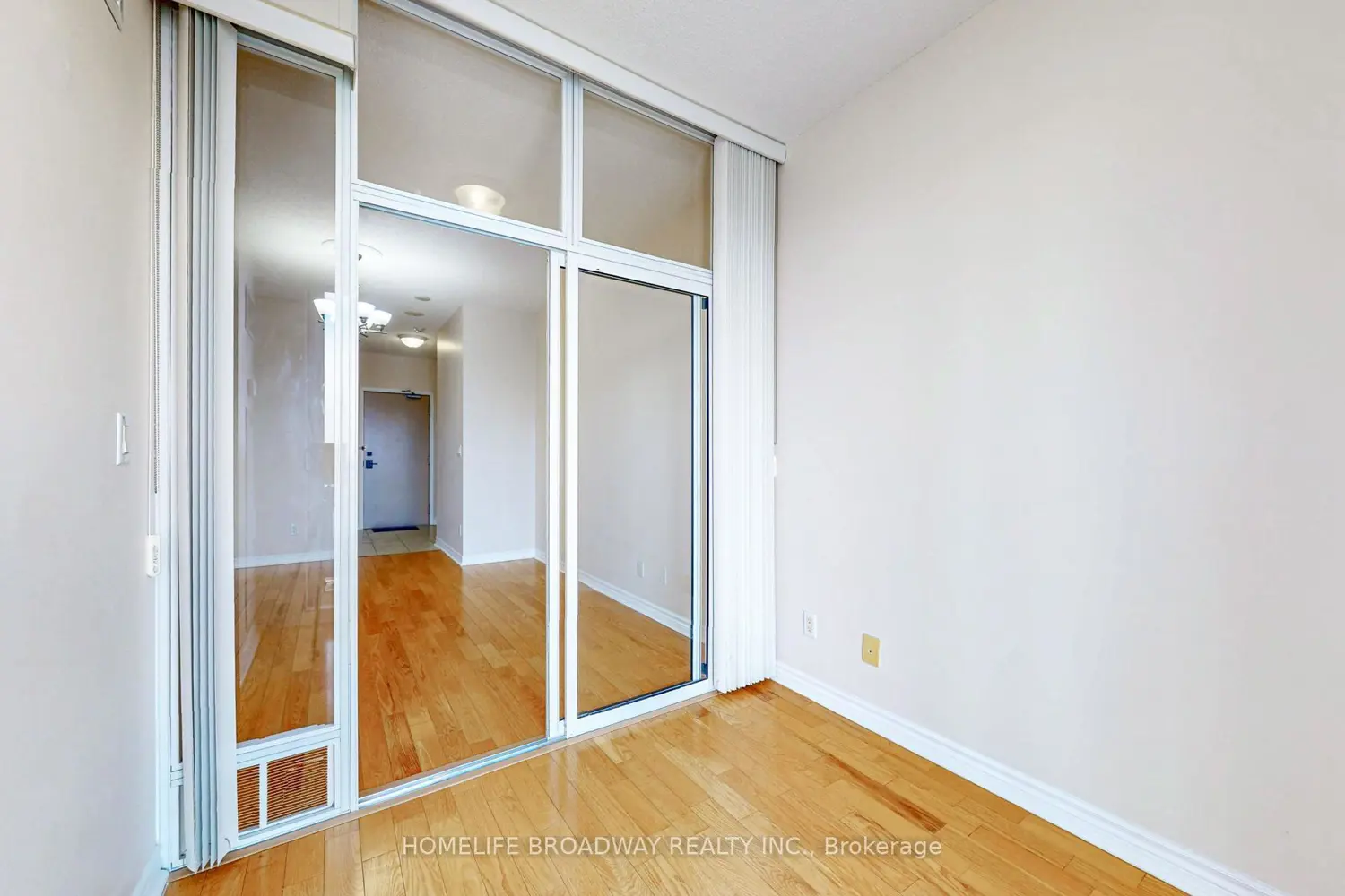 Additional image 11 of 18 Holmes Avenue 2215