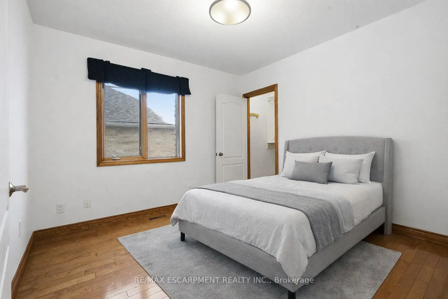 Additional image 10 of 4 Lakeside Drive