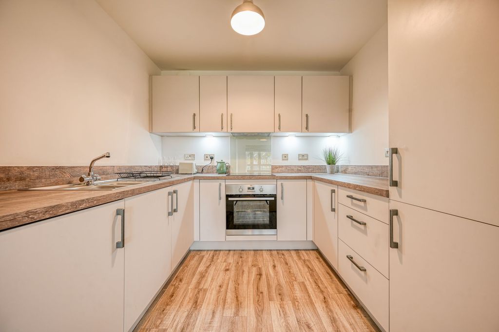 2 bed flat for saleDunain Square, Inverness IV3 photo 3