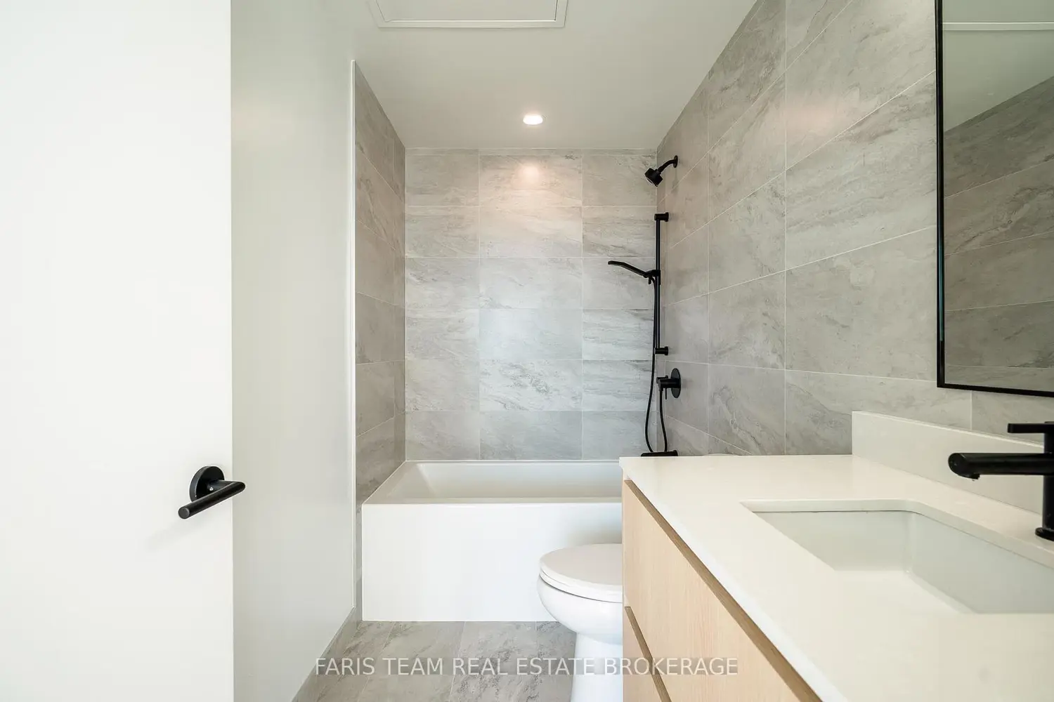 Additional image 12 of 31 Huron Street 216