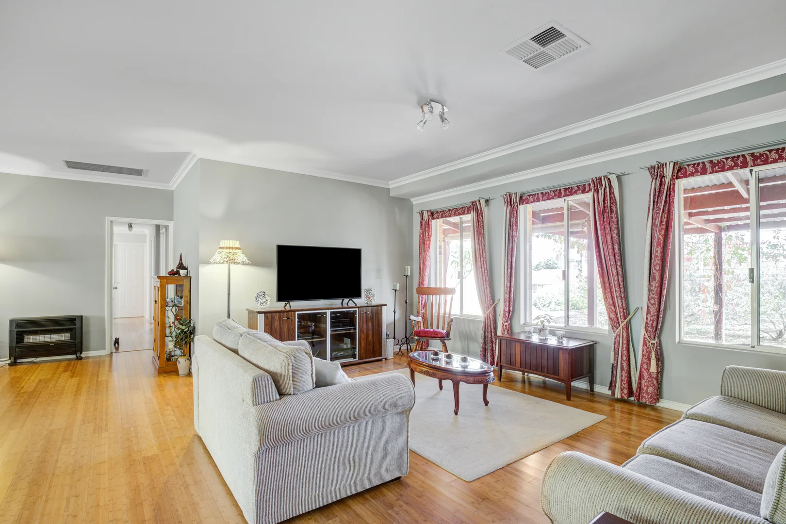 Additional image 7 of 220 Viveash Road, Swan View WA 6056