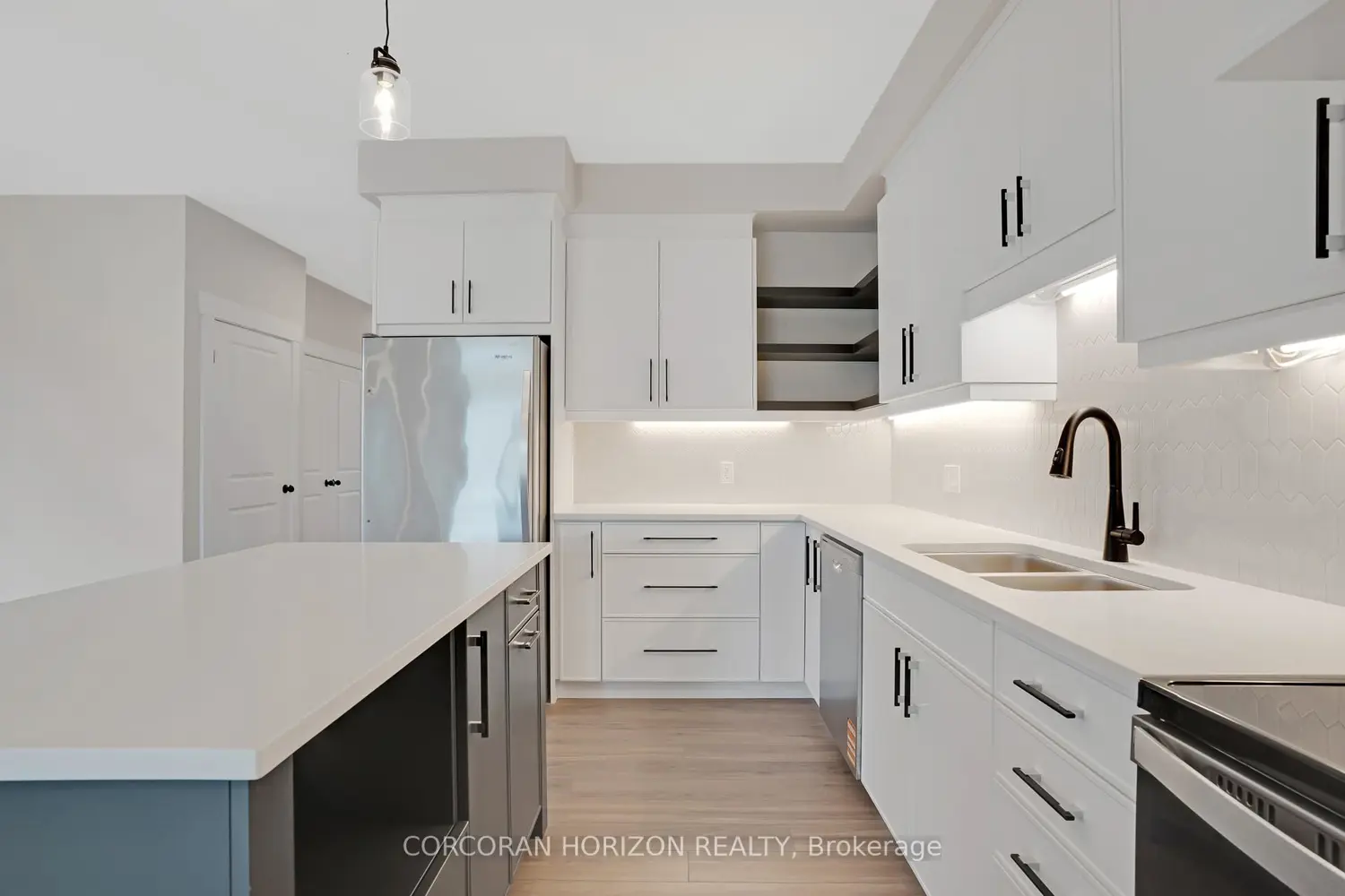 Additional image 3 of 24 Moon Crescent