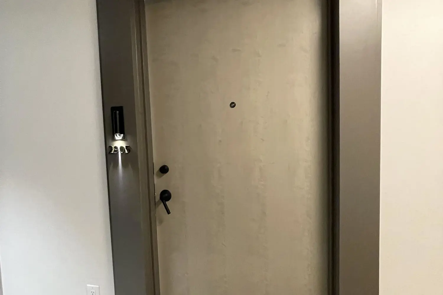 Additional image 3 of 130 River Street 2905