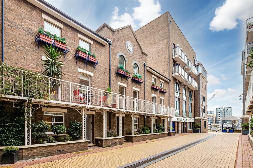 4 Bed Terraced House, Coral Row, SW11, N1 7GU