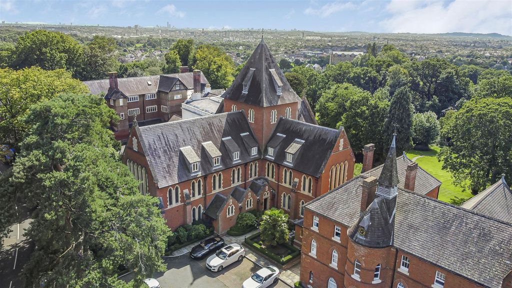 3 bed flat for saleThe Ridgeway, Mill Hill NW7