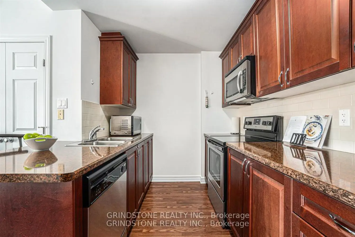 Additional image 11 of 137 Harthill Way L