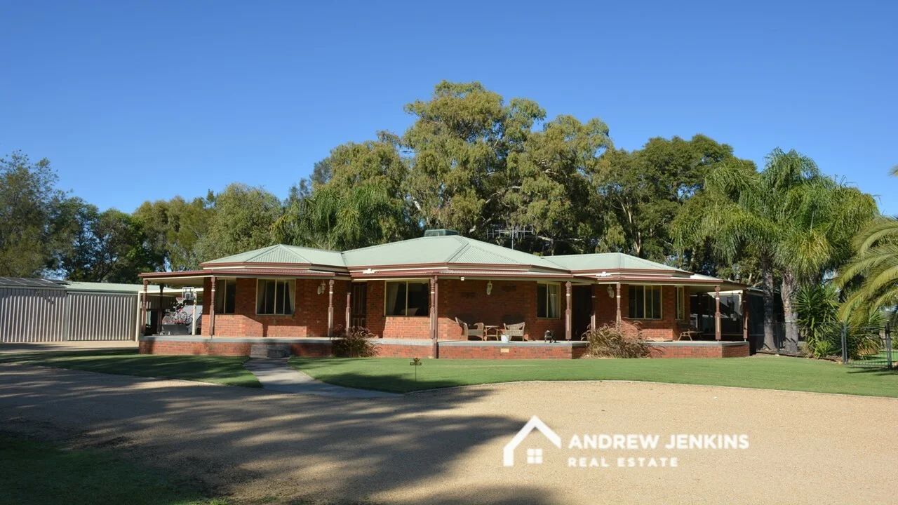 52 Sheehan Rd, Koonoomoo VIC 3644