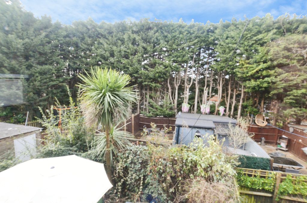 Additional image 11 of 2 bed flat for saleCotswold Avenue, Bushey WD23