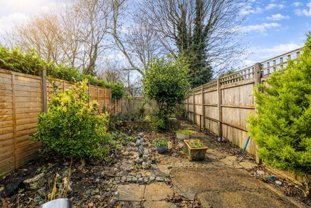 Additional image 3 of Leyland Avenue, St. Albans, Hertfordshire, AL1