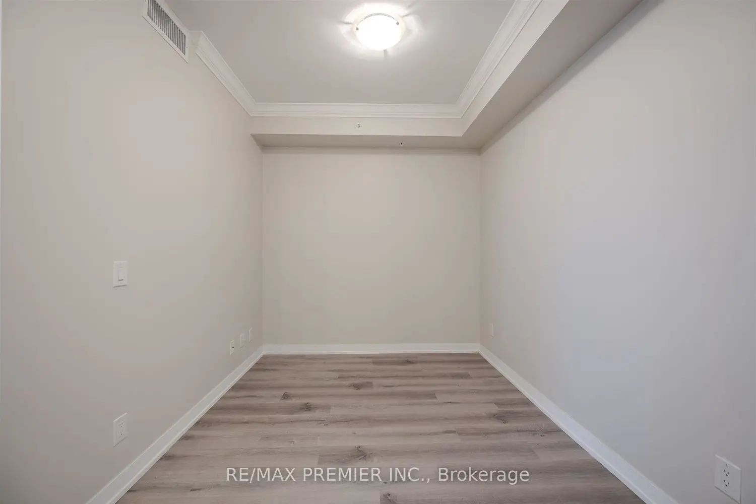 Additional image 5 of 840 Queens Plate Drive 1405