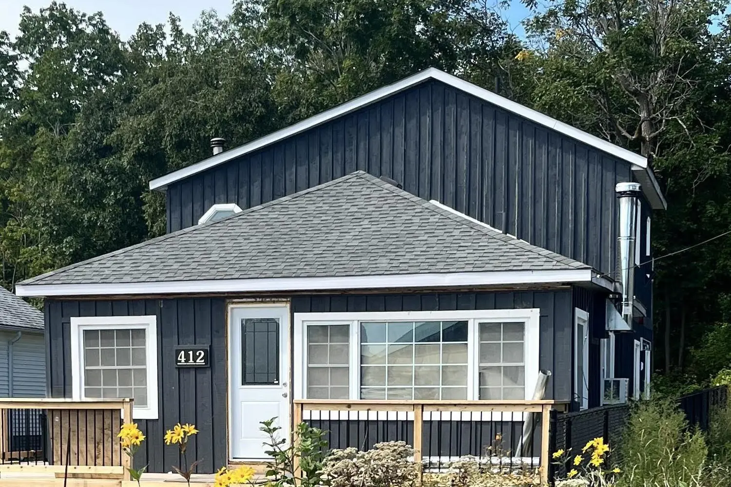 412 Limerick Crescent photo 2