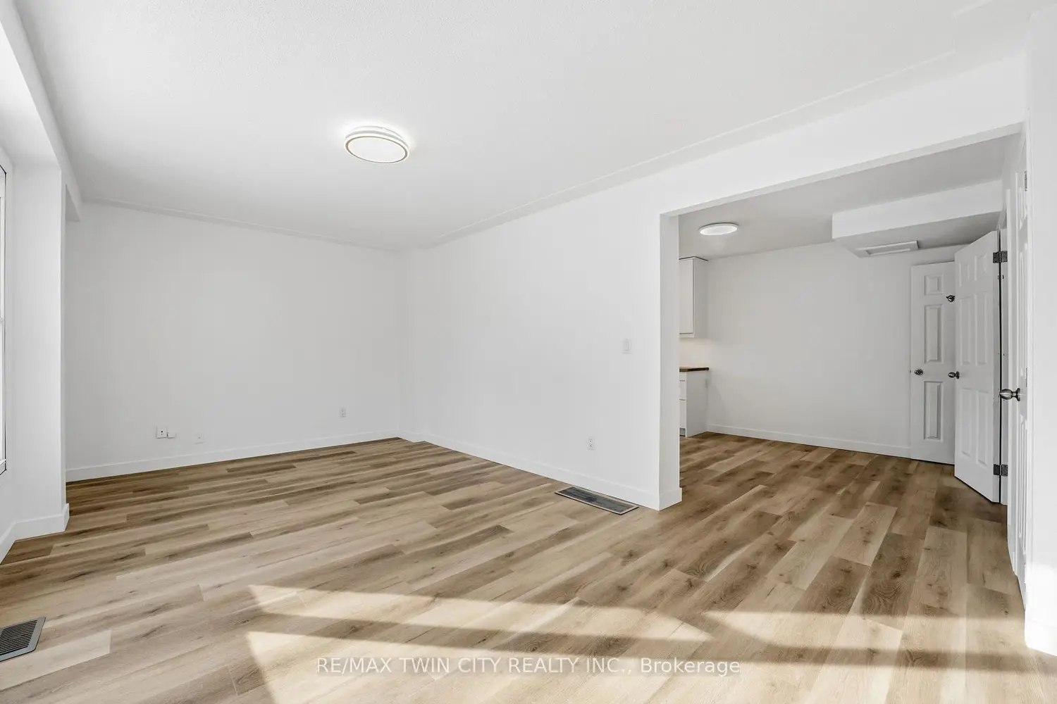 35 Oakhill Drive 20C photo 3