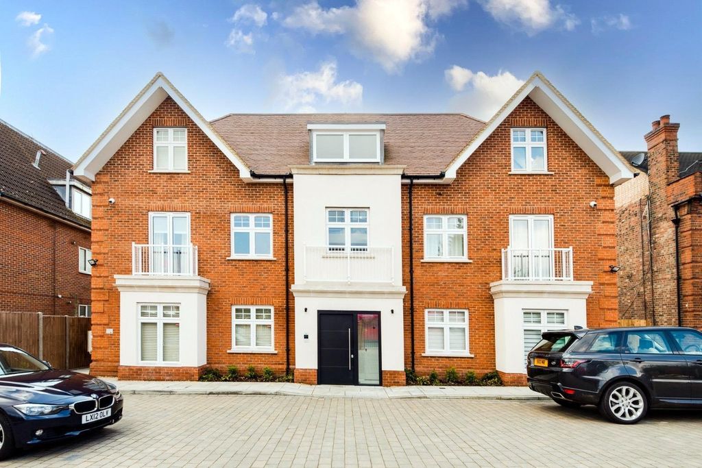 3 bed flat for saleHigh Road, Whetstone, London N20