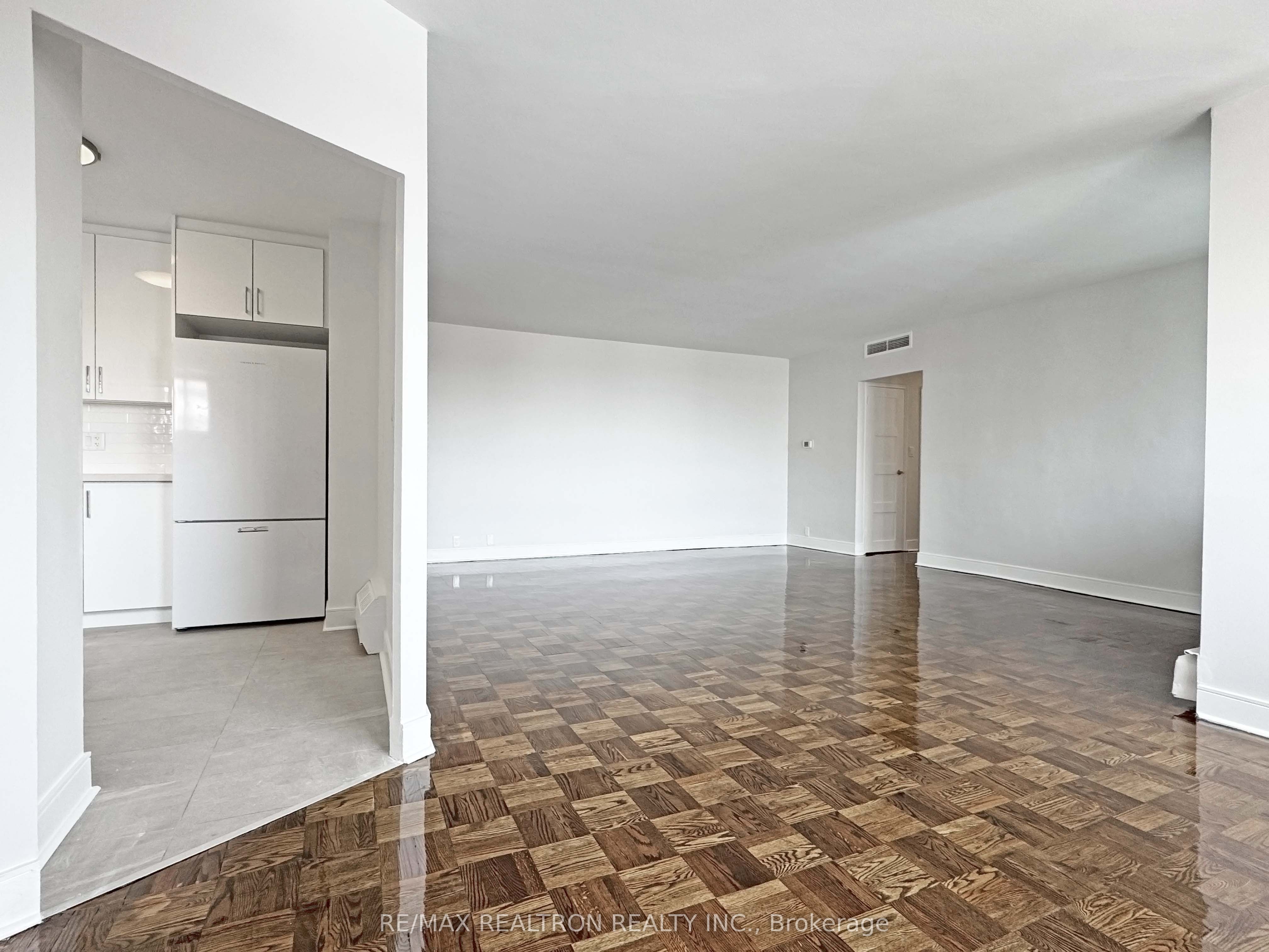 Additional image 6 of 1501-9 Deer Park Crescent, Toronto, ON, M4V 2C4