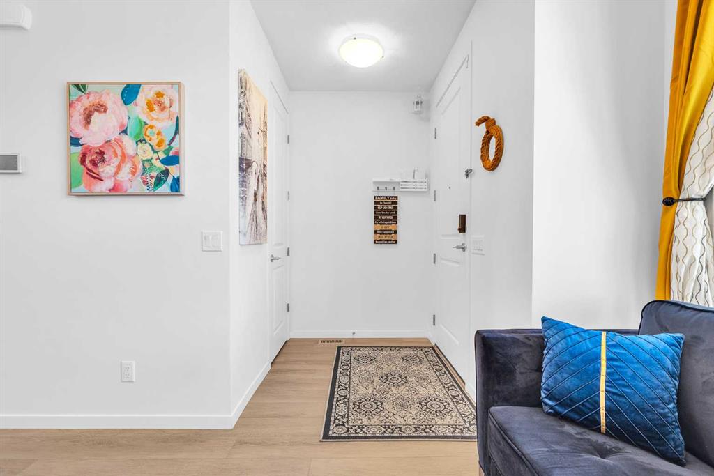 Additional image 4 of 52 Edith Gate NW, Calgary, AB, T3A 1Z2