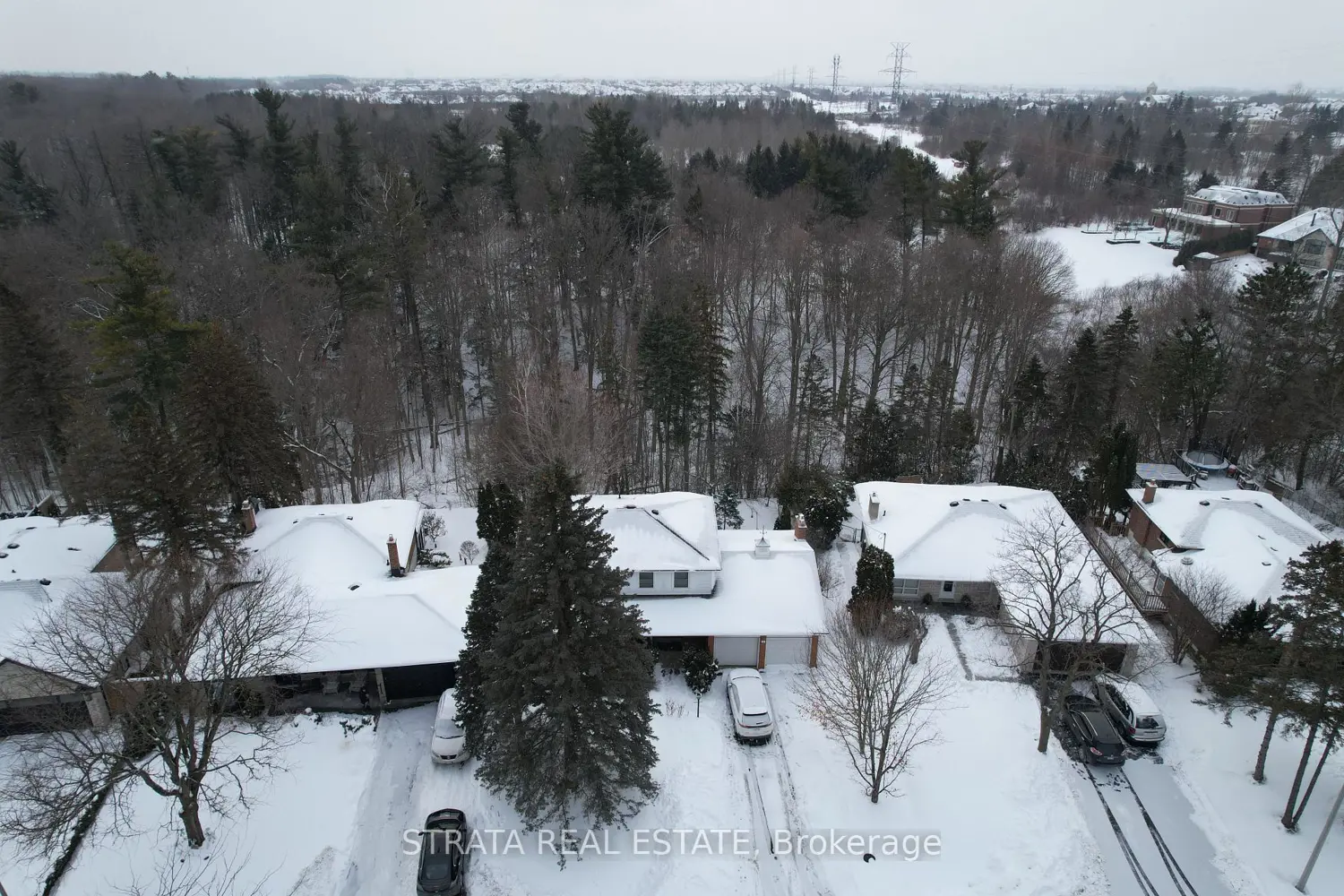 111 Camlaren Crescent photo 4
