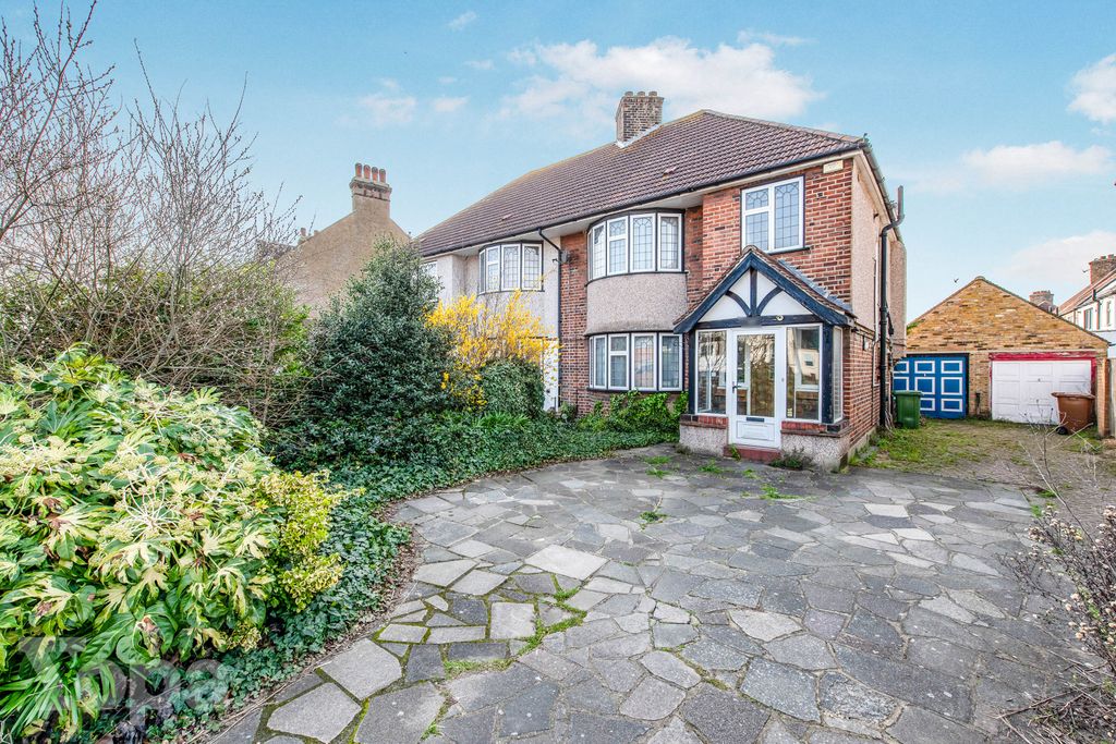 4 bed semi-detached house for saleBrampton Road, Bexleyheath DA7