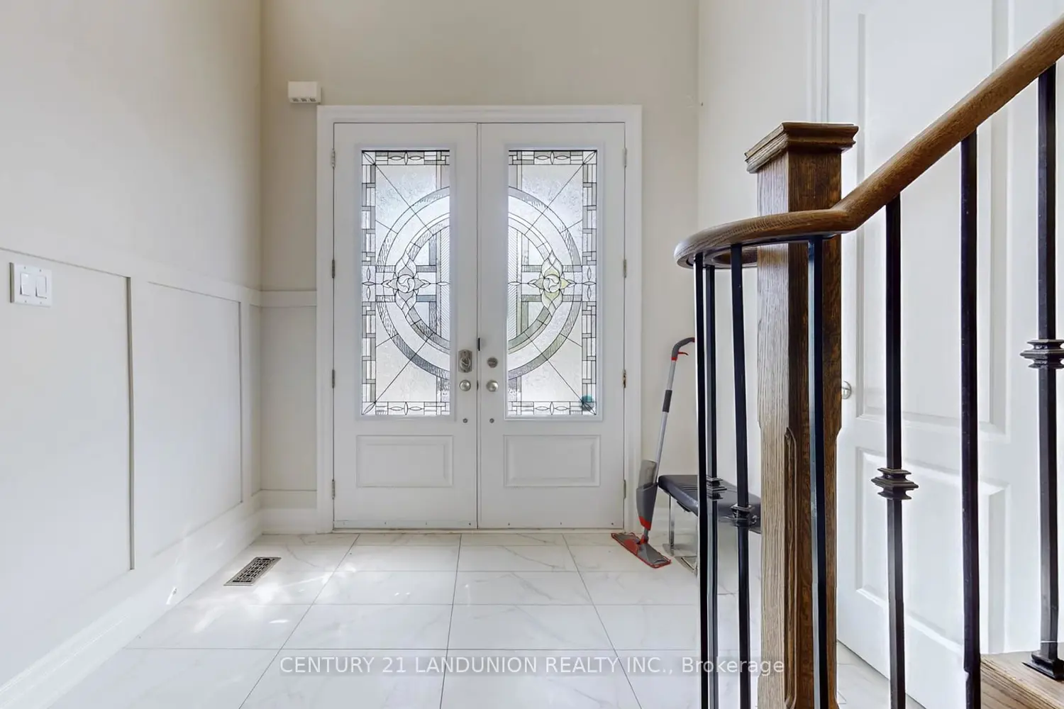 Additional image 10 of 234 Touch Gold Crescent