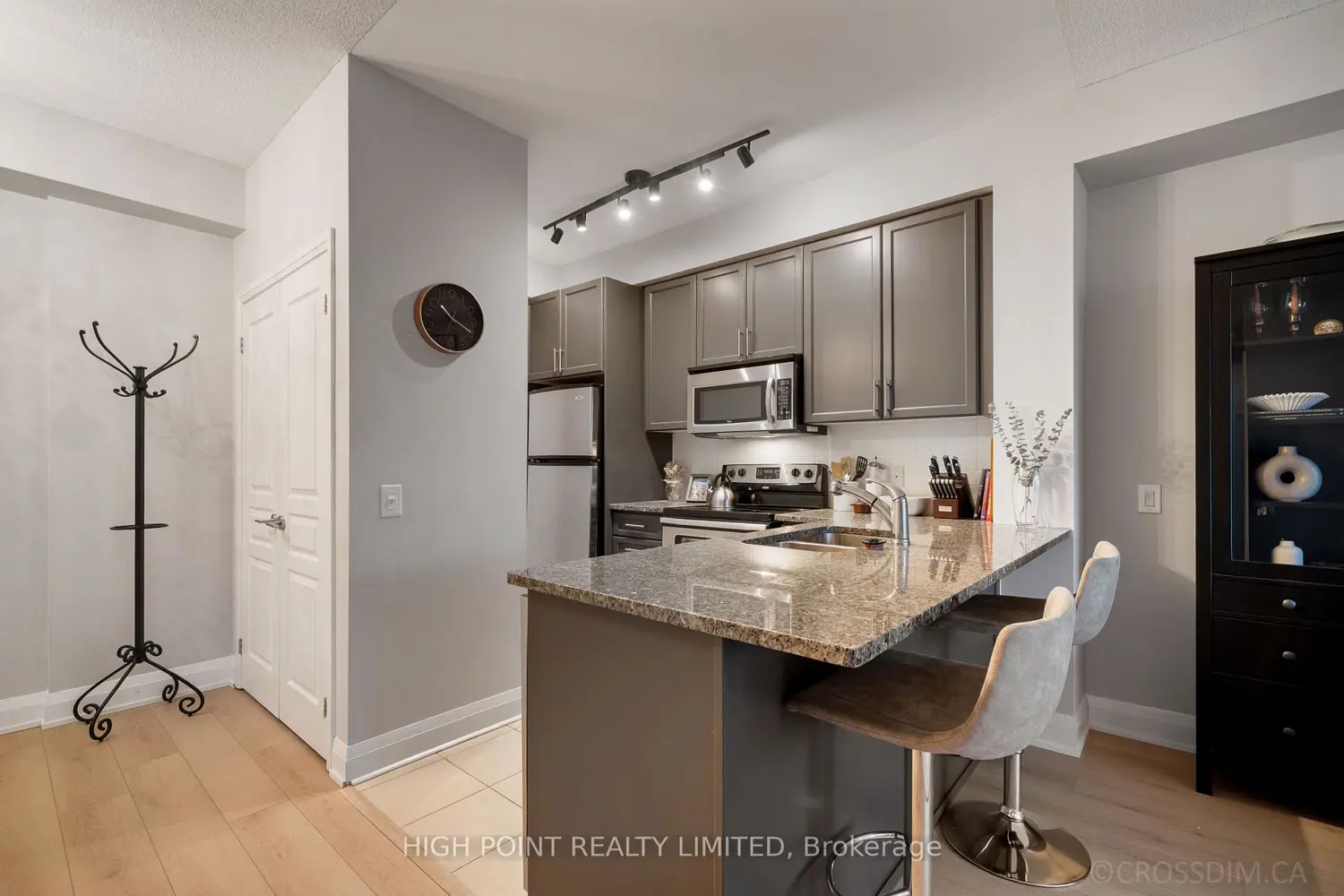 Additional image 5 of 1 Hurontario Street 610