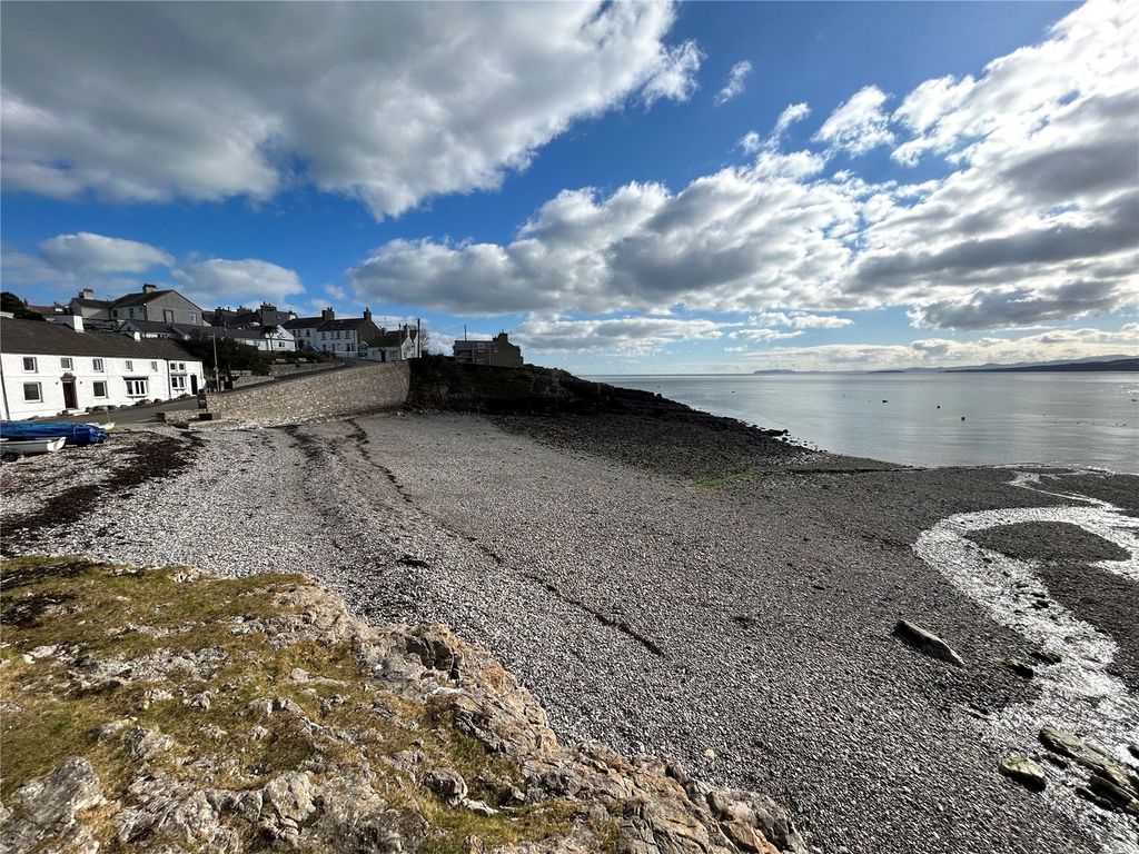 4 bed detached house for saleMoelfre, Anglesey, Sir Ynys Mon LL72 photo 2