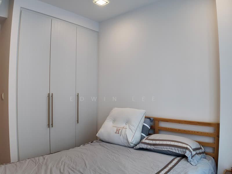 Additional image 18 of 125 Compassvale Bow