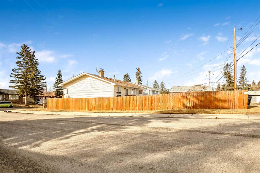 Additional image 4 of 5711 Dalmead Crescent NW, Calgary, AB, T3A 1E7
