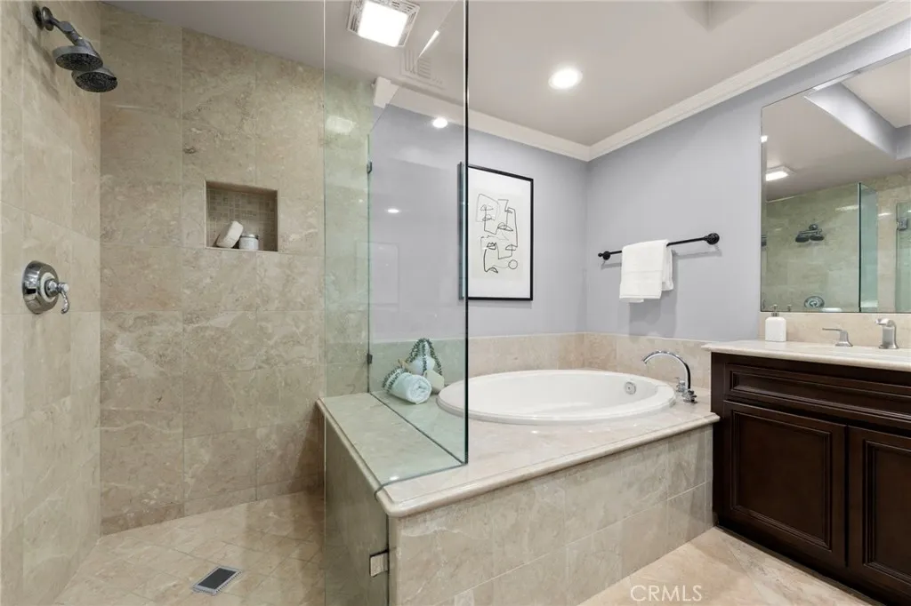 Additional image 87 of 401 Bernard Street Unit 211, Costa Mesa, CA 92627