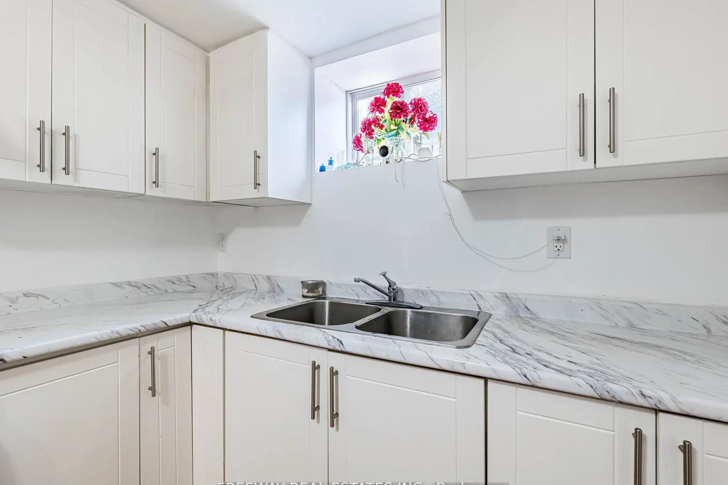 Additional image 18 of 53 Dutch Crescent