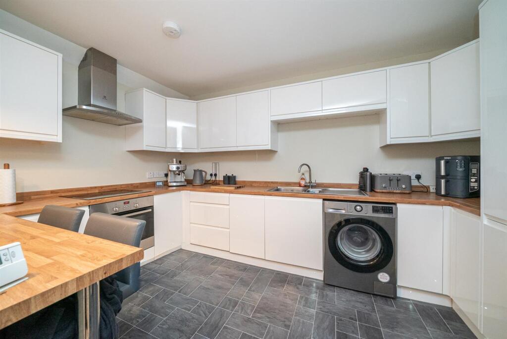 Additional image 4 of Park View Close, St. Albans