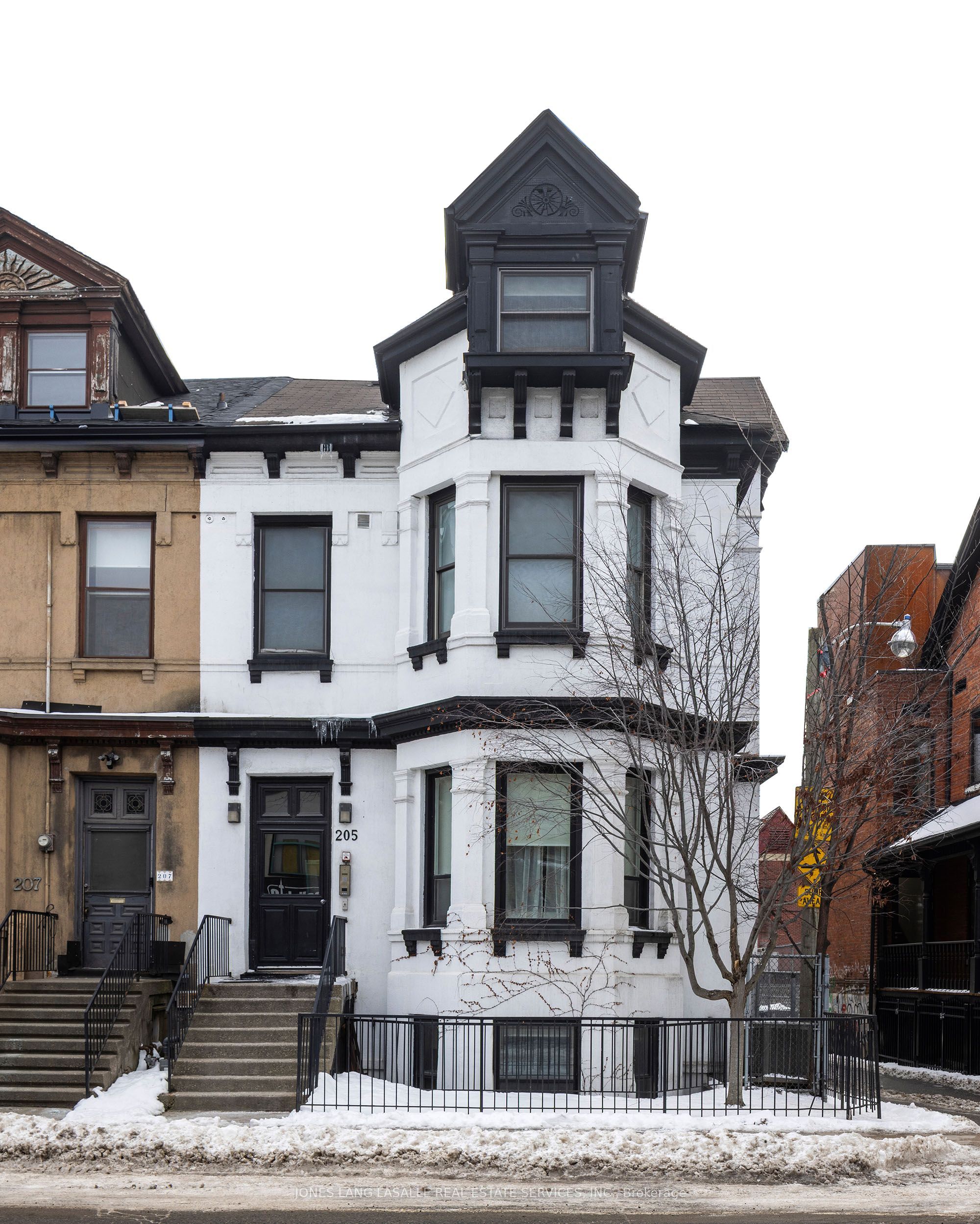 205 Gerrard Street E, Toronto, ON, M5A 2E7