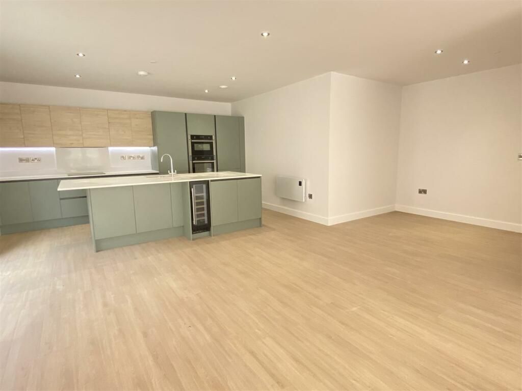 2 bed flat for saleBeaumaris LL58 photo 5