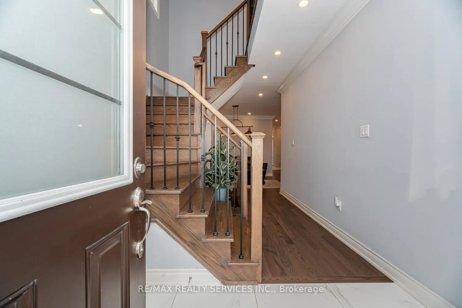 132 Meadow Vista Crescent photo 2