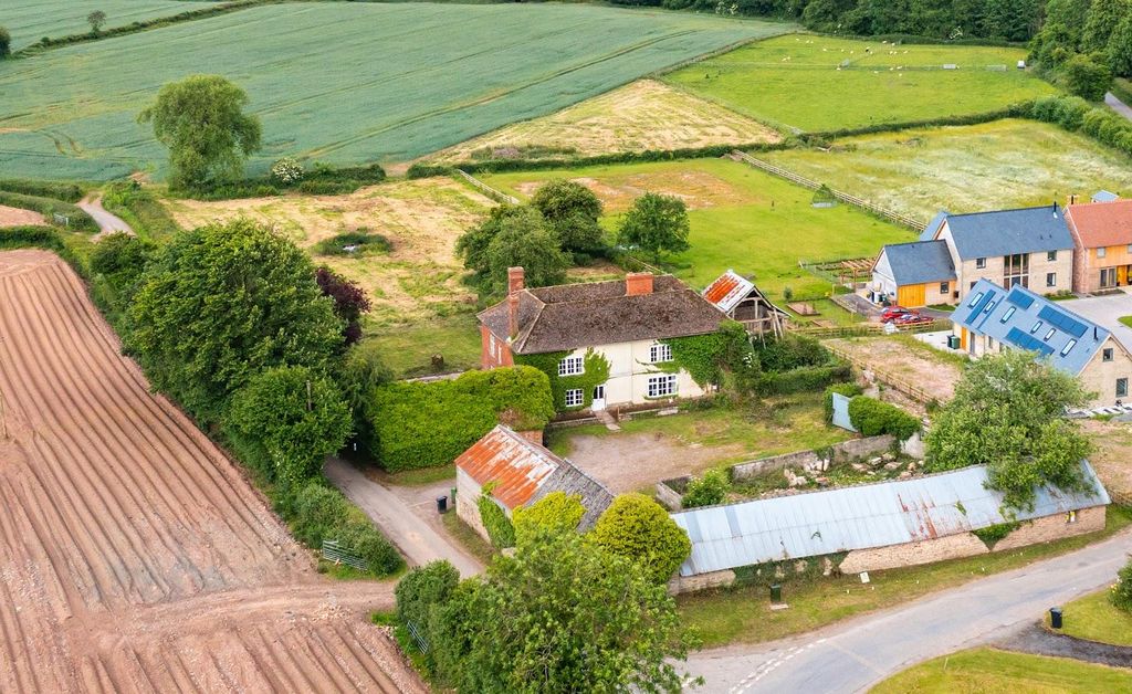 6 bed farmhouse for saleWoonton, Hereford HR3
