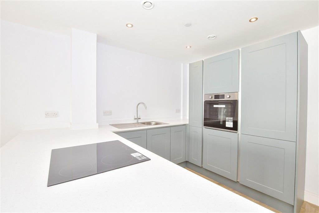 3 bed flat for saleBreakwater Way, Breakwaters, Sandown, Isle Of Wight PO36 photo 2